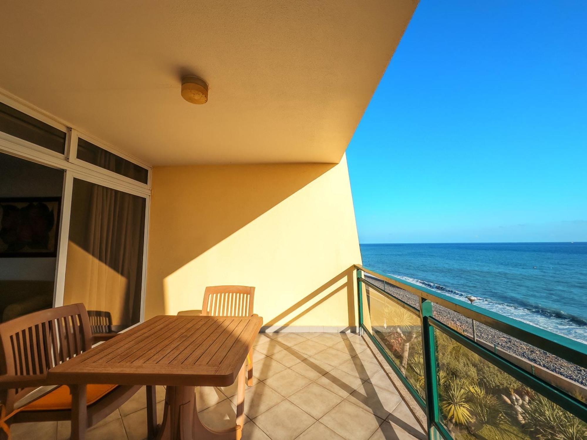 Tranquil Beachside - Atlantic Gardens Apartamento